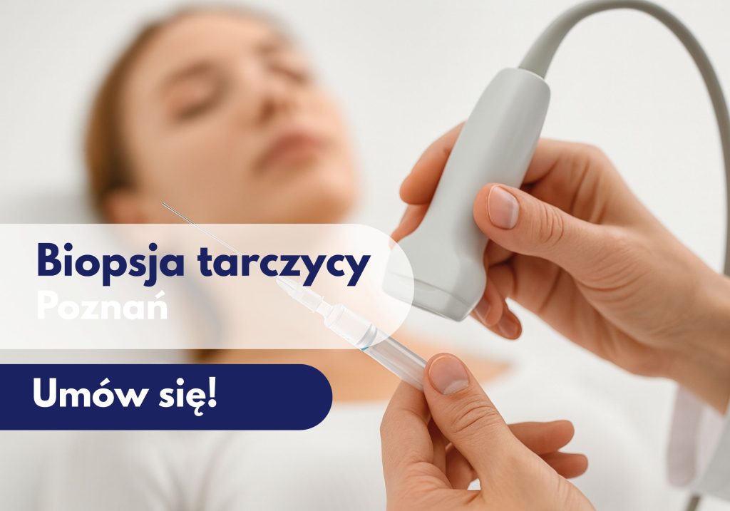 Lekarz trzymający głowicę USG i strzykawkę, w tle zamazana leżąca kobieta - ilustracja dotycząca biopsji tarczycy w Centrum Medycznym neoMedica w Poznaniu.
