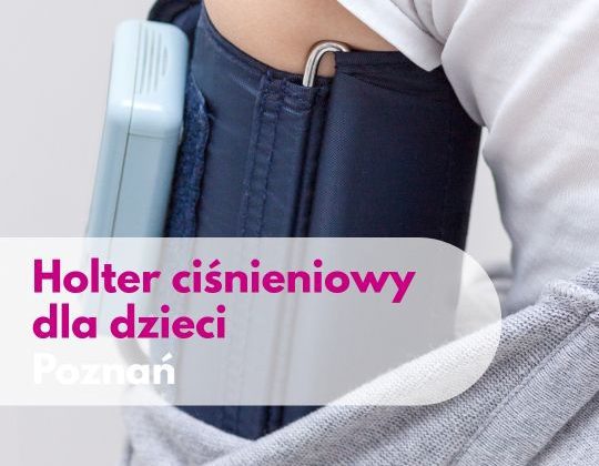 Holter ciśnieniowy na ramieniu dziecka - ilustracja dotycząca holtera ciśnieniowego dla dzieci dostepnego w Centrum medycznym neoMedica w Poznaniu.