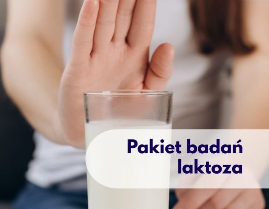 Kobieta odmawiająca sklanki mleka - ilustracja dotycząca pakietu badań laktoza dostępnego w Centrum Medycznym neoMedica w Poznaniu.